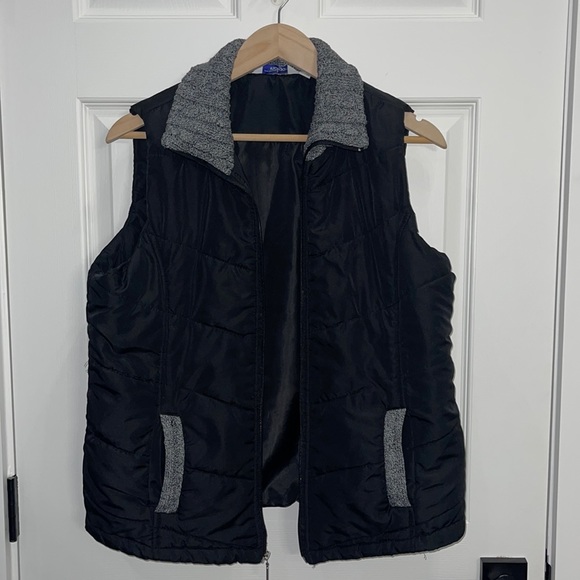 Indigo Jackets & Blazers - 🩶 3/$15 🩶 Black Puffer Vest